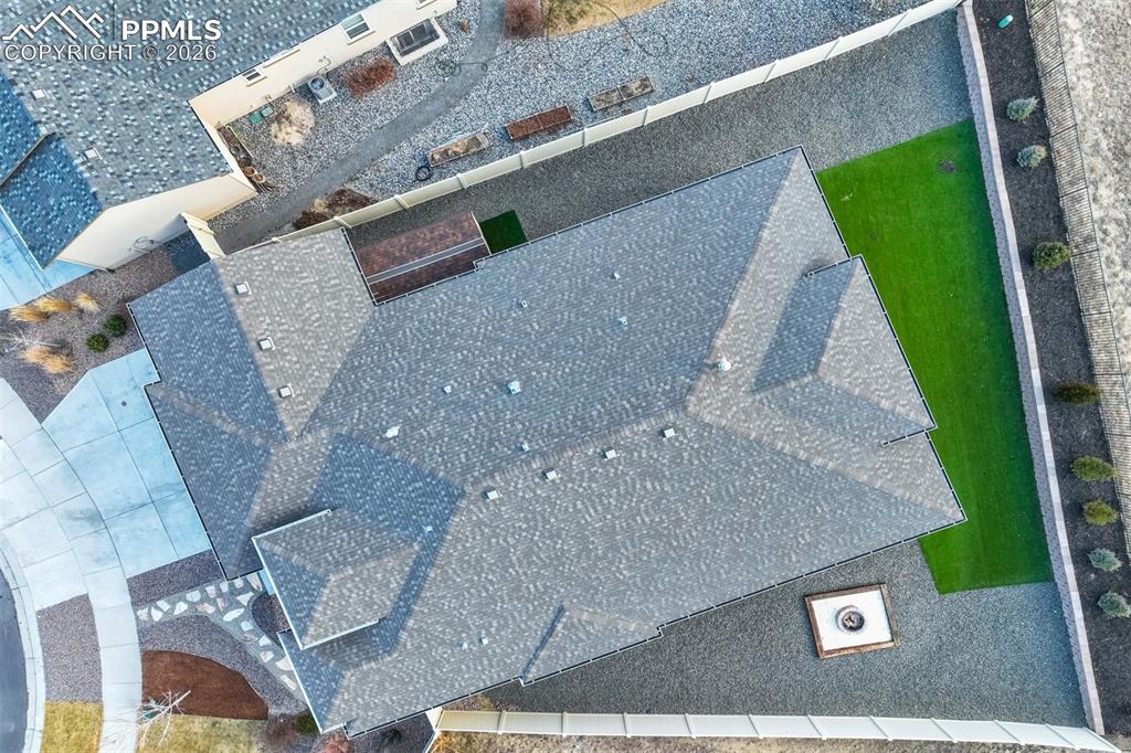 Even the roof looks good. 