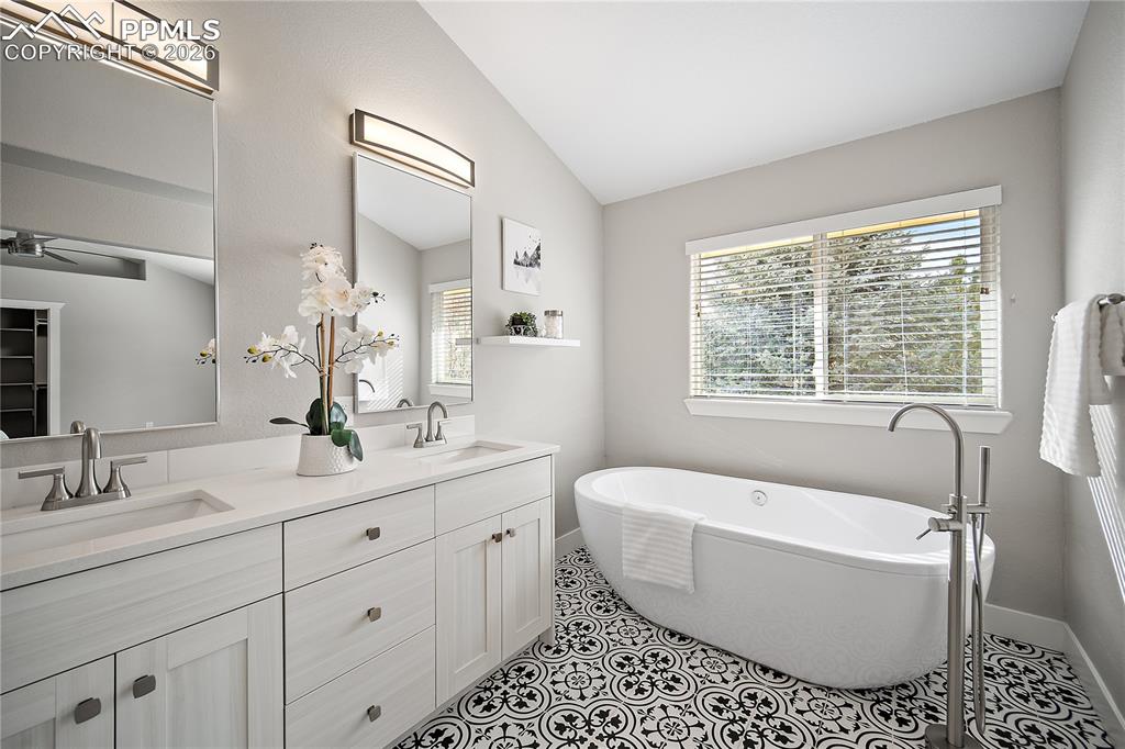 Double vanity and soaking tub. 