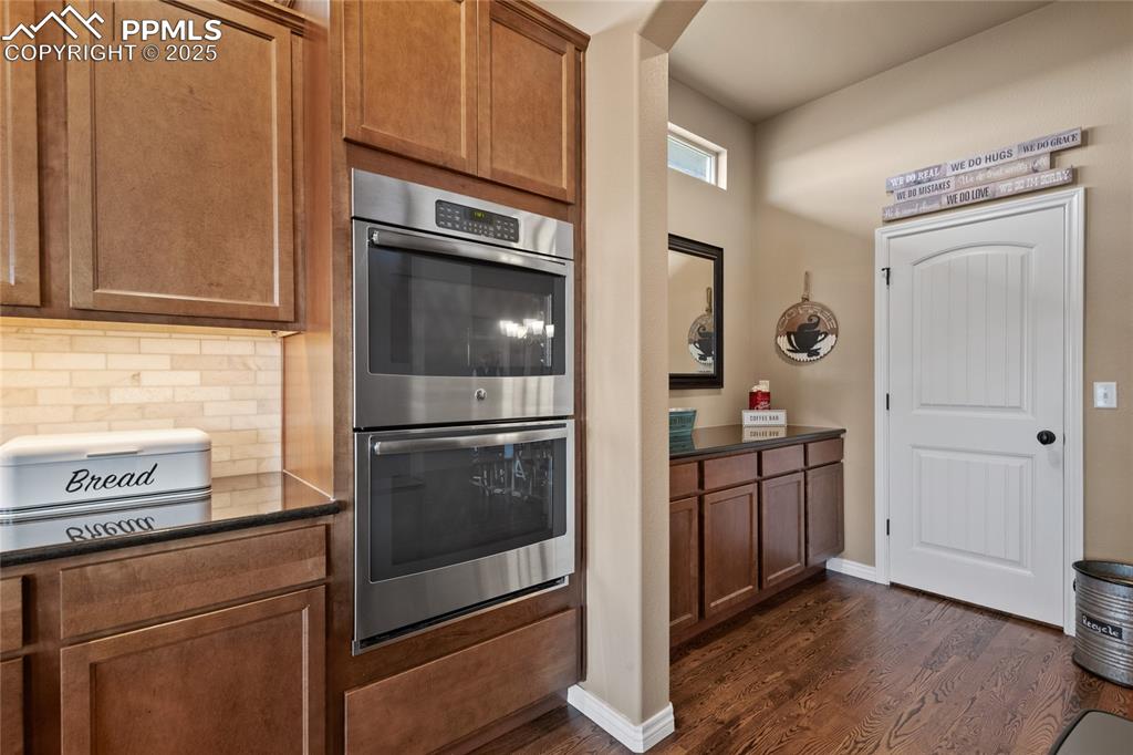 Double ovens, leading to coffee bar toward the pantry then into the dining room. 