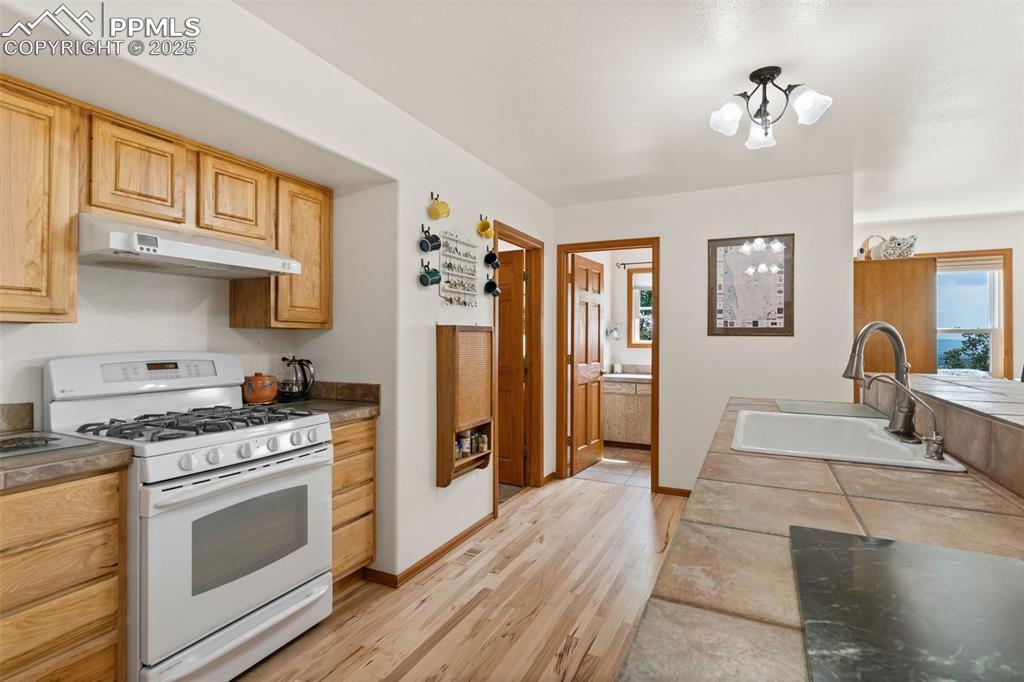 New Exhaust Fan with Natural Gas Stove/Oven!