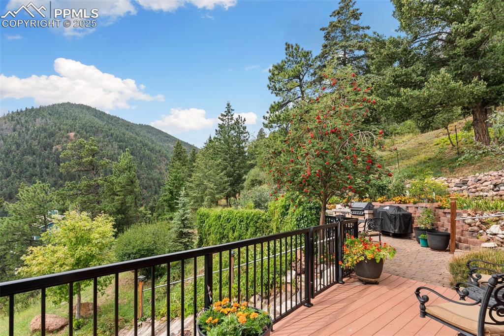 Panoramic Mountain Views From Patio!