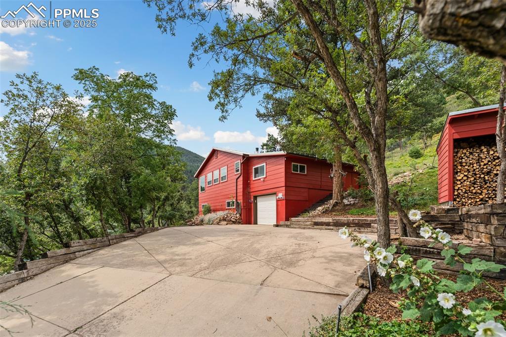 Long Drive Way to this One-of-a-Kind Mountain Escape!