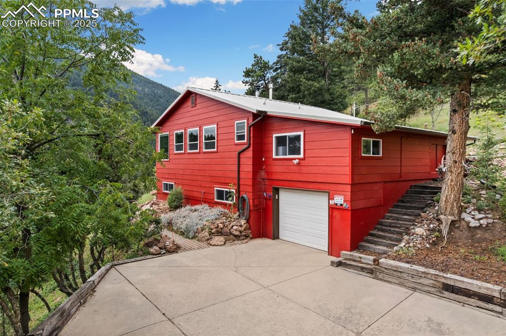 Long Driveway to this Pristine Home!