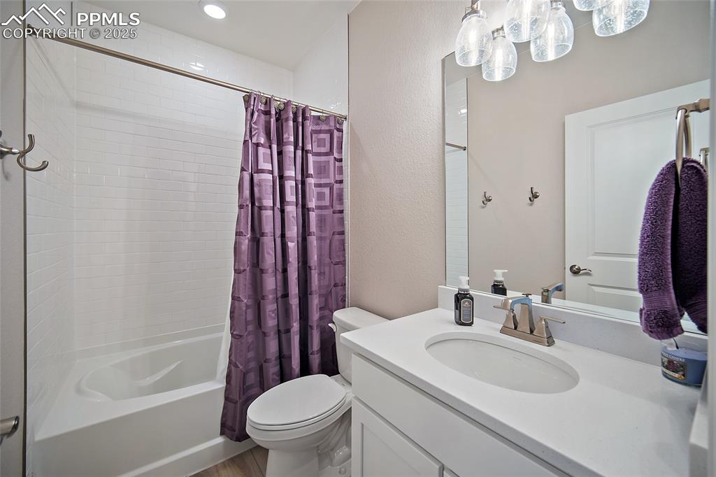 2nd bath on the main level for the 2 bedrooms to share. 
 