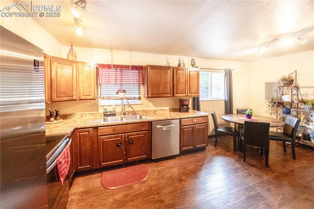 Checkout those newer stainless steel appliances and new floors! 