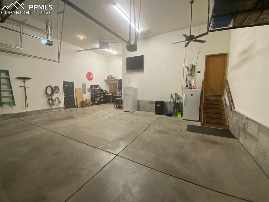 With a natural gas heating furnace for efficient forced-air heating, energy-saving comfort, and reliable year-round warmth in your oversized workshop