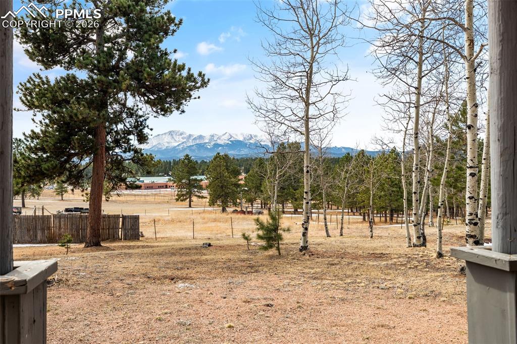 80 Kinnikinnick Drive photo 2