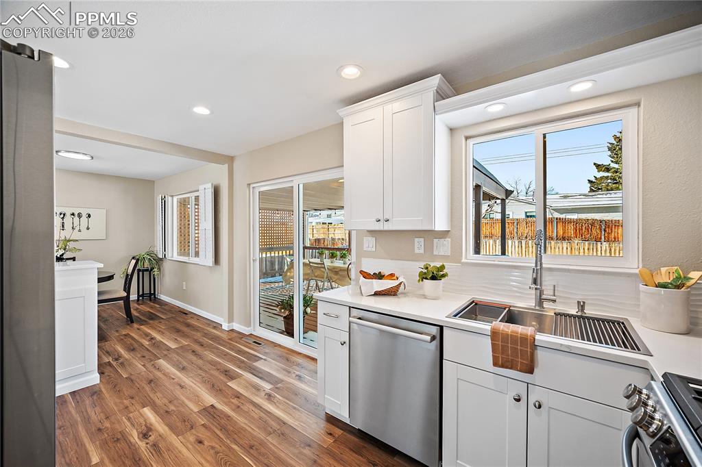 Kitchen walks out to covered deck and fully fenced back yard. 