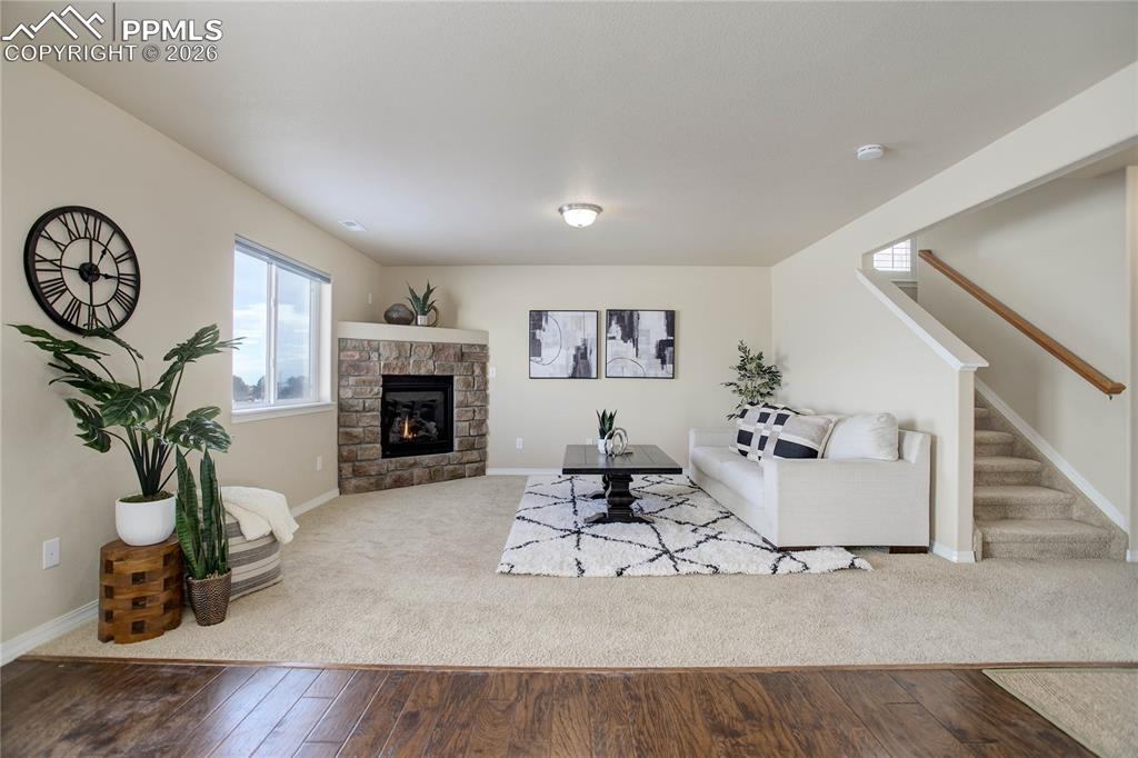 Open floor plan w/ great natural lighting