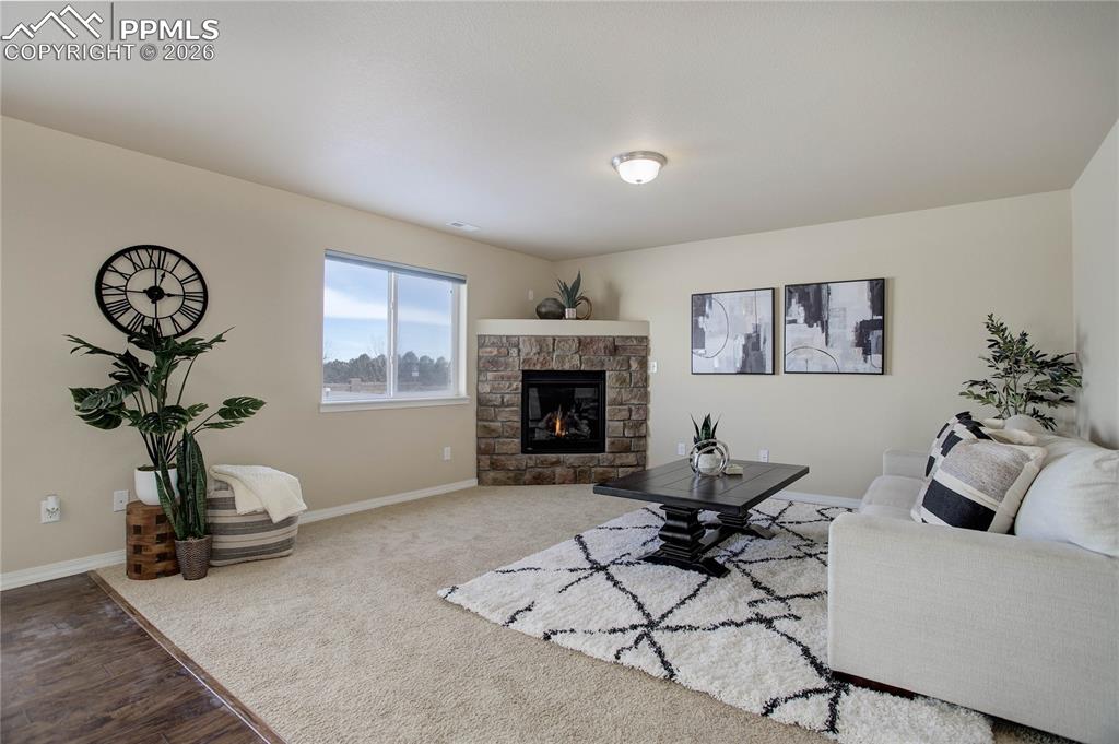 Family room w/ gas fireplace