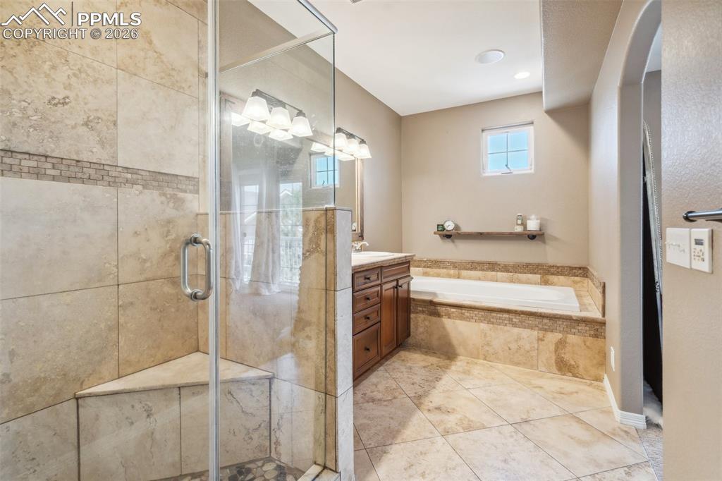 Elegant Primary Master Bathoom