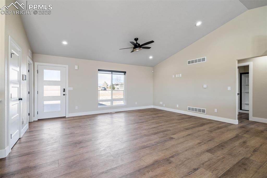 1154 E Laramie Avenue photo 3