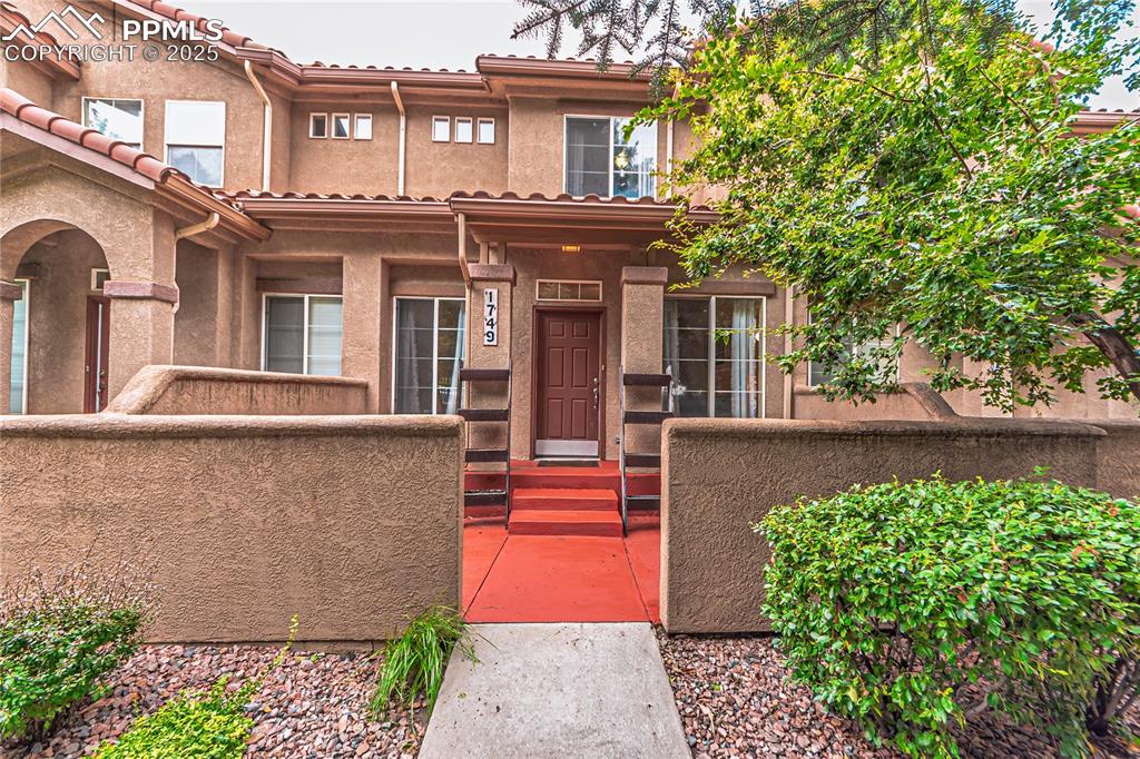 1749 Courtyard Heights