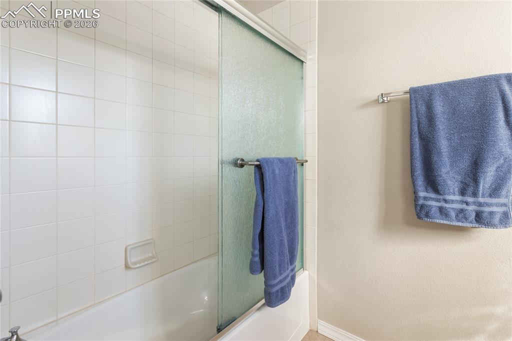 Nice shower and bath combon!