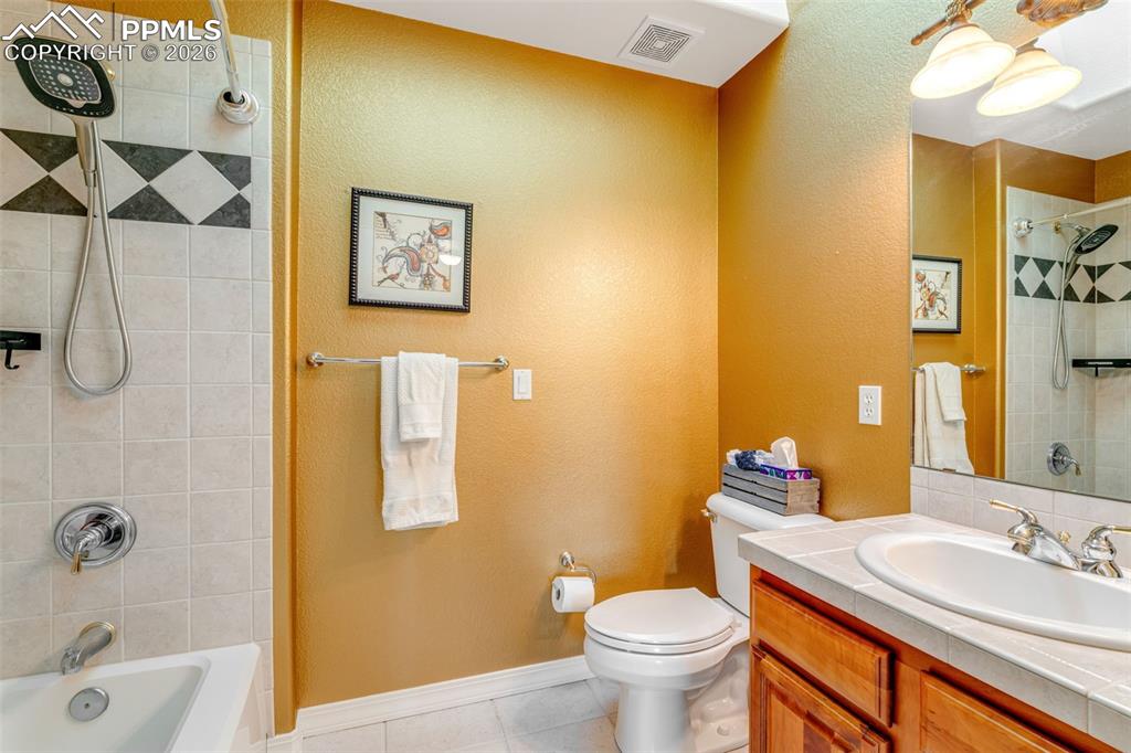 Upper Bathroom En Suite