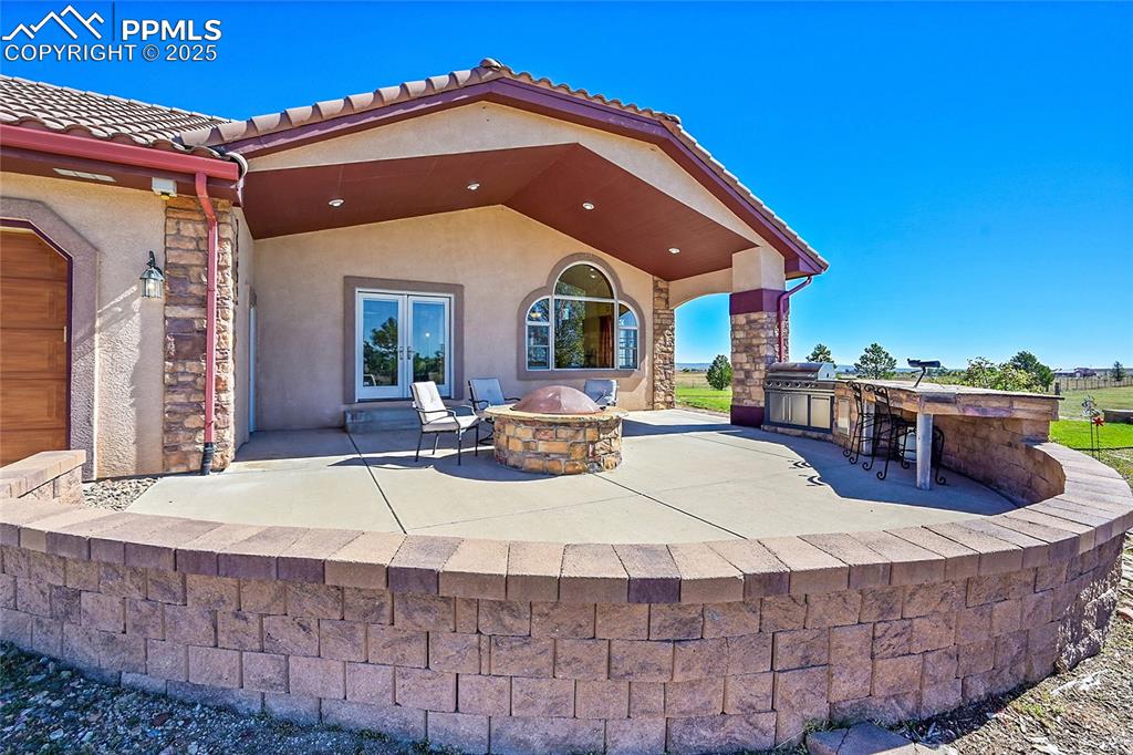 Covered Patio and built in BBQ