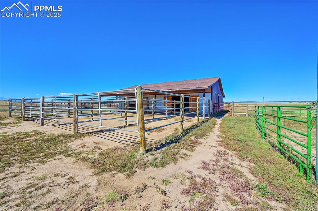 4 stall horse barn