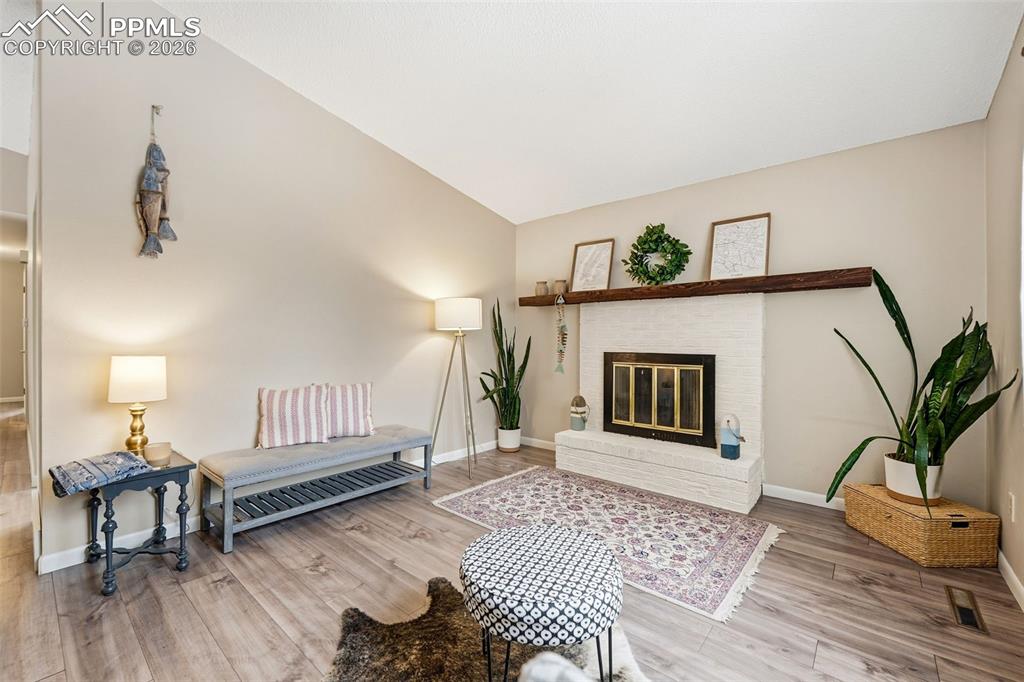 5559 Descanso Circle photo 2