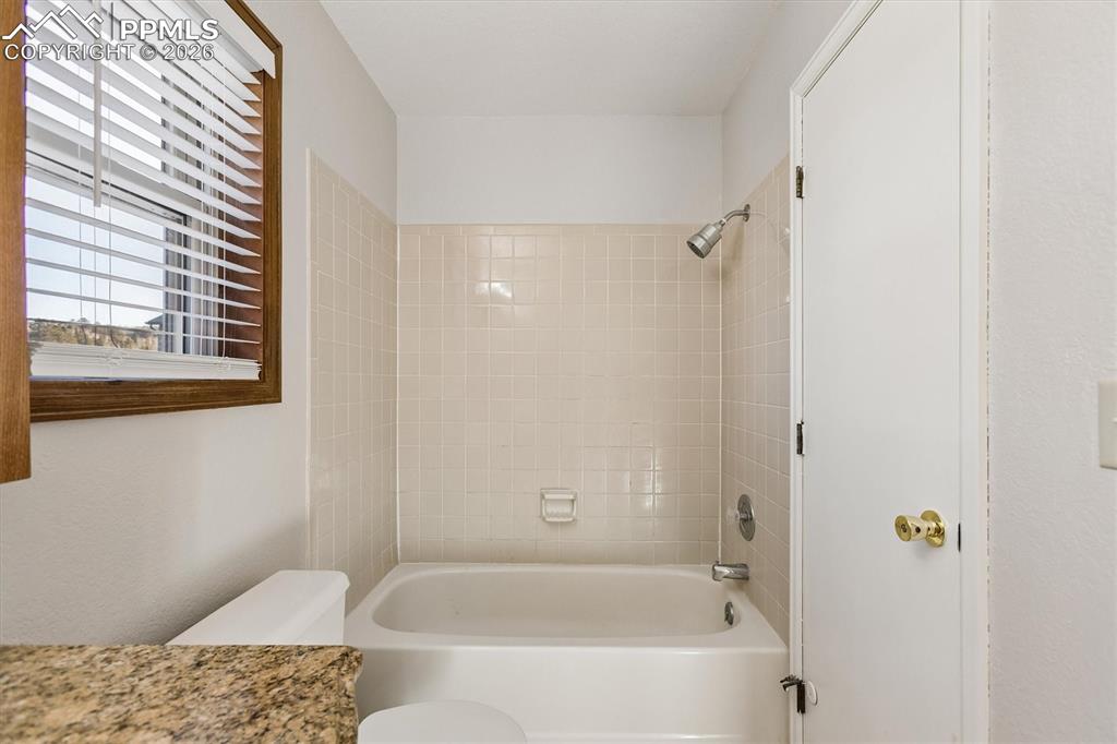Full bath with vanity and bathing tub / shower combination