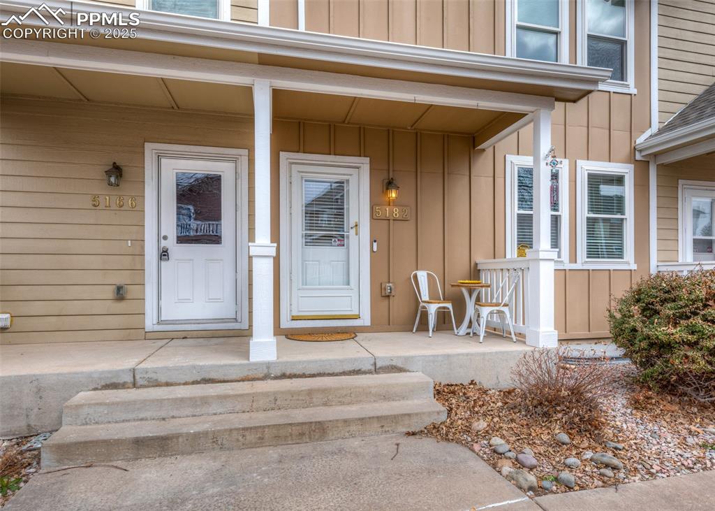 5182 Dovetail Lane photo 2