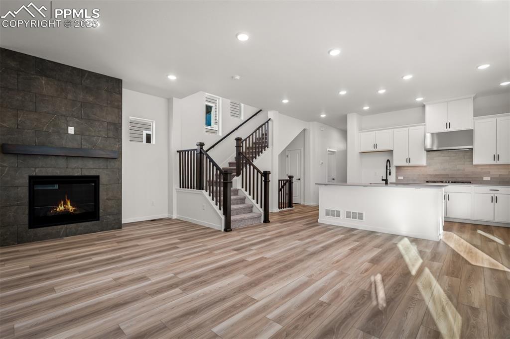 9256 Wolf Valley Drive photo 2