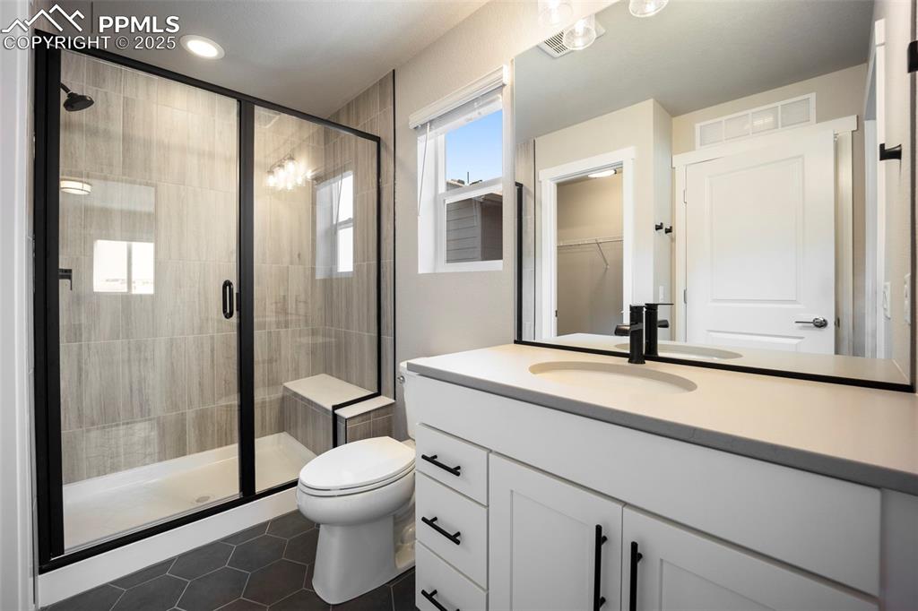 Upper level multi-gen suite bathroom