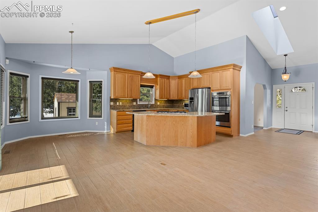 Kitchen with eat-in nook