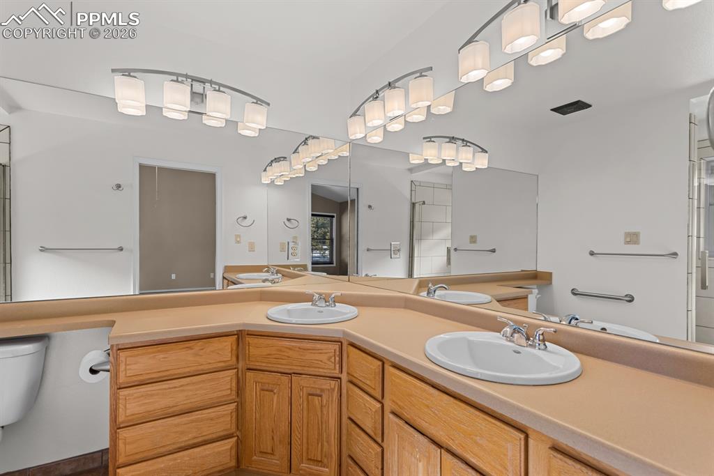 Primary 3/4 bathroom, double vanities