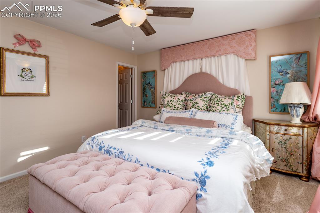 Guest Bedroom w/walk-in closet