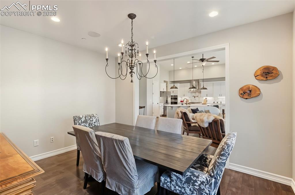 With easy proximity to the kitchen, the dining area ensures hot dishes arrive flawlessly at the table, while the wide architectural archways prevent the space from feeling isolated