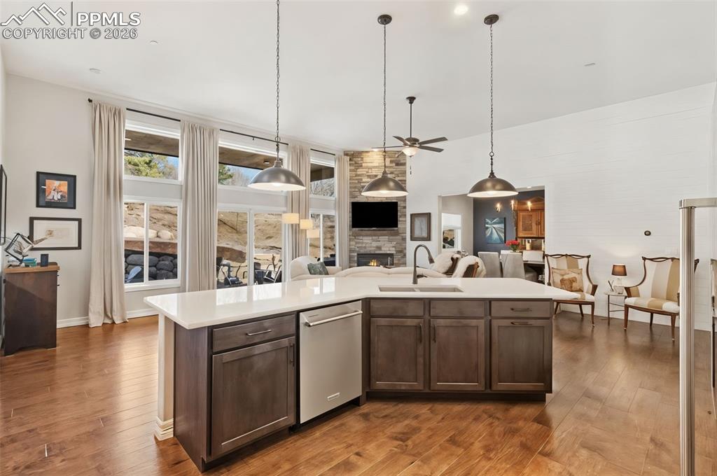 From the vantage point of the kitchen sink, there’s a view of the entire great room and the sprawling outdoors
