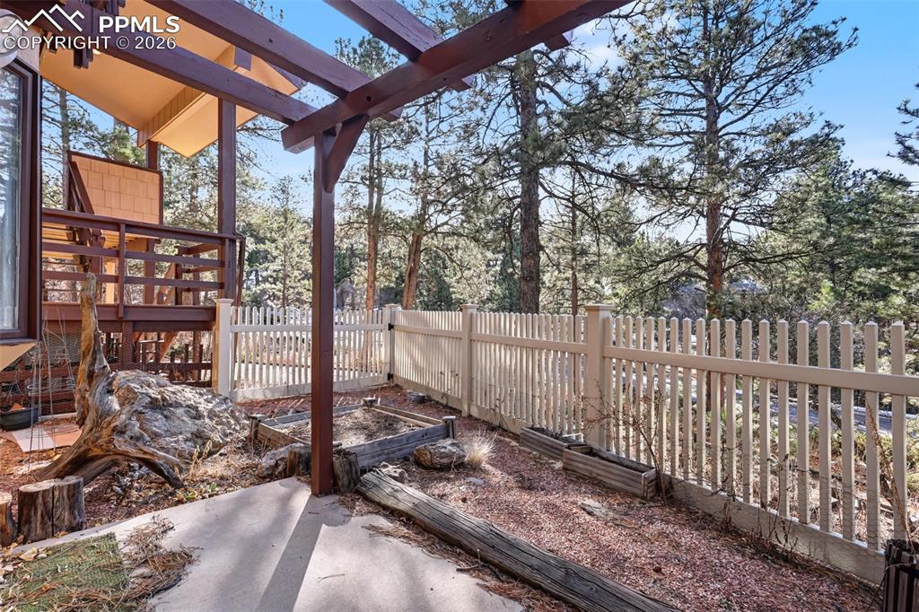 Small fenced in area just off of family room area