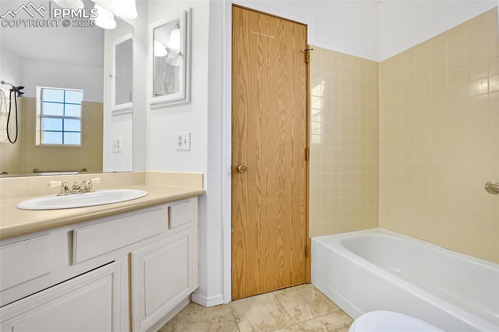 Upper Level Full Bath