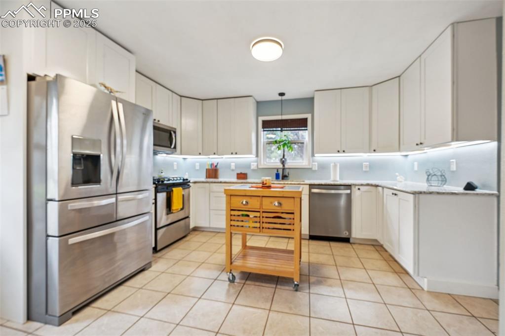 Kitchen island negotiable 